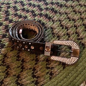 Bling belt with horse hair background
